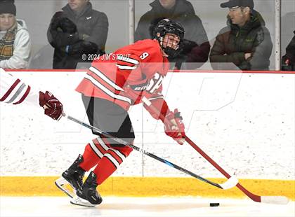 Thumbnail 2 in St. Paul's vs. Loomis (Avon Christmas Classic 7th Place) photogallery.