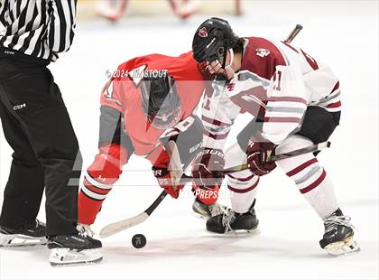 Thumbnail 3 in St. Paul's vs. Loomis (Avon Christmas Classic 7th Place) photogallery.