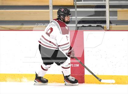 Thumbnail 3 in St. Paul's vs. Loomis (Avon Christmas Classic 7th Place) photogallery.