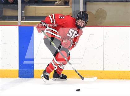 Thumbnail 3 in St. Paul's vs. Loomis (Avon Christmas Classic 7th Place) photogallery.