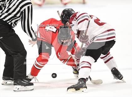 Thumbnail 1 in St. Paul's vs. Loomis (Avon Christmas Classic 7th Place) photogallery.