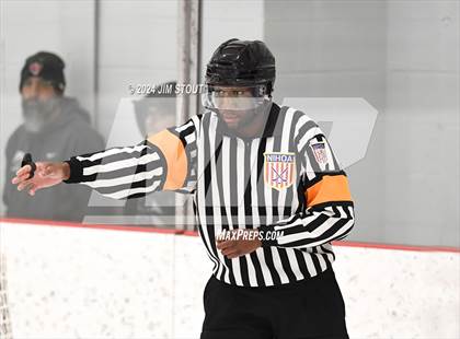 Thumbnail 3 in St. Paul's vs. Loomis (Avon Christmas Classic 7th Place) photogallery.