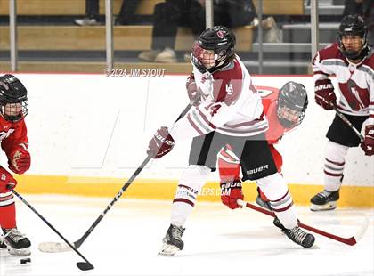 Thumbnail 2 in St. Paul's vs. Loomis (Avon Christmas Classic 7th Place) photogallery.