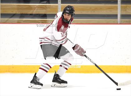 Thumbnail 1 in St. Paul's vs. Loomis (Avon Christmas Classic 7th Place) photogallery.