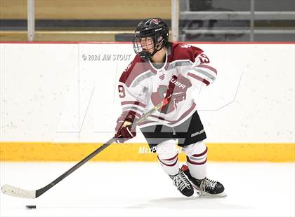 Thumbnail 1 in St. Paul's vs. Loomis (Avon Christmas Classic 7th Place) photogallery.