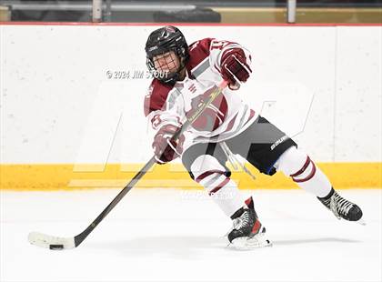 Thumbnail 2 in St. Paul's vs. Loomis (Avon Christmas Classic 7th Place) photogallery.