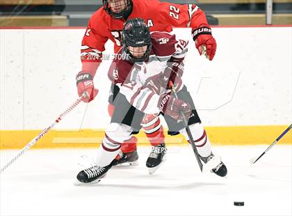 Thumbnail 2 in St. Paul's vs. Loomis (Avon Christmas Classic 7th Place) photogallery.