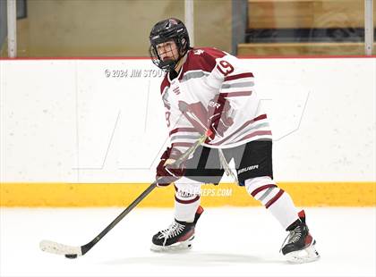 Thumbnail 1 in St. Paul's vs. Loomis (Avon Christmas Classic 7th Place) photogallery.