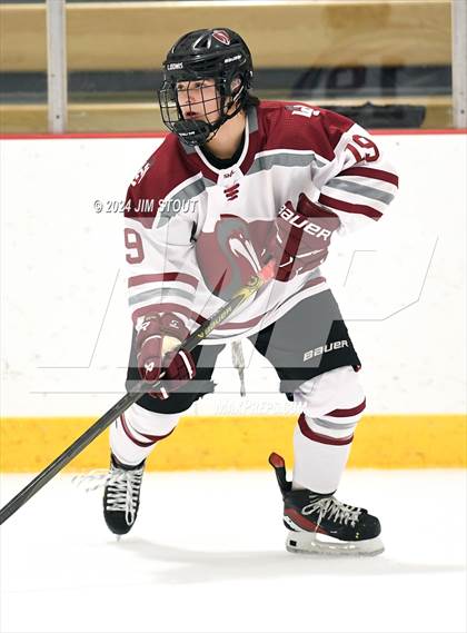 Thumbnail 3 in St. Paul's vs. Loomis (Avon Christmas Classic 7th Place) photogallery.