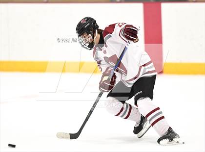 Thumbnail 3 in St. Paul's vs. Loomis (Avon Christmas Classic 7th Place) photogallery.