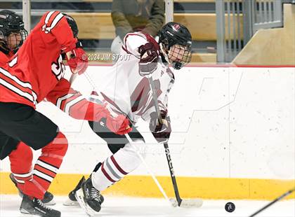 Thumbnail 3 in St. Paul's vs. Loomis (Avon Christmas Classic 7th Place) photogallery.