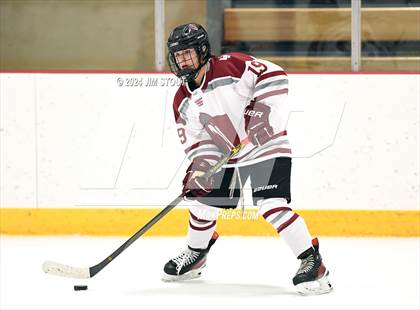 Thumbnail 2 in St. Paul's vs. Loomis (Avon Christmas Classic 7th Place) photogallery.