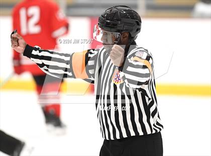 Thumbnail 3 in St. Paul's vs. Loomis (Avon Christmas Classic 7th Place) photogallery.