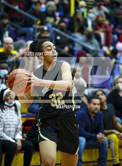 Thumbnail 1 in Fort Wayne Snider vs Noblesville (IHSAA Regional Championship Playoff) photogallery.