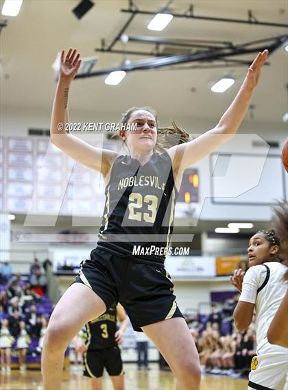 Thumbnail 3 in Fort Wayne Snider vs Noblesville (IHSAA Regional Championship Playoff) photogallery.