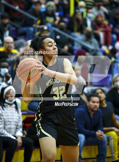 Thumbnail 3 in Fort Wayne Snider vs Noblesville (IHSAA Regional Championship Playoff) photogallery.