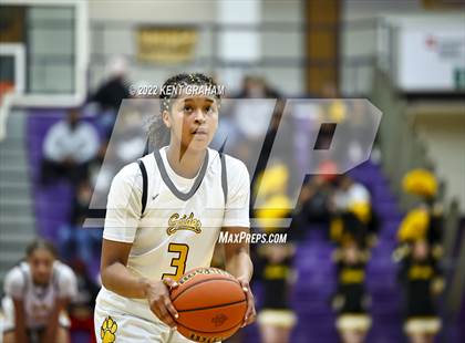 Thumbnail 2 in Fort Wayne Snider vs Noblesville (IHSAA Regional Championship Playoff) photogallery.