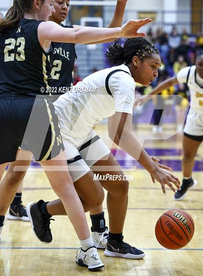 Thumbnail 2 in Fort Wayne Snider vs Noblesville (IHSAA Regional Championship Playoff) photogallery.