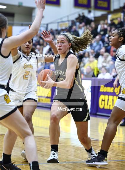 Thumbnail 3 in Fort Wayne Snider vs Noblesville (IHSAA Regional Championship Playoff) photogallery.