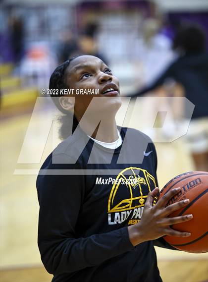 Thumbnail 2 in Fort Wayne Snider vs Noblesville (IHSAA Regional Championship Playoff) photogallery.