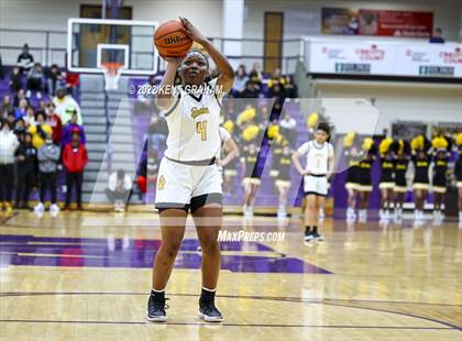 Thumbnail 1 in Fort Wayne Snider vs Noblesville (IHSAA Regional Championship Playoff) photogallery.
