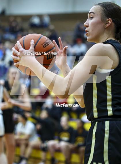 Thumbnail 1 in Fort Wayne Snider vs Noblesville (IHSAA Regional Championship Playoff) photogallery.