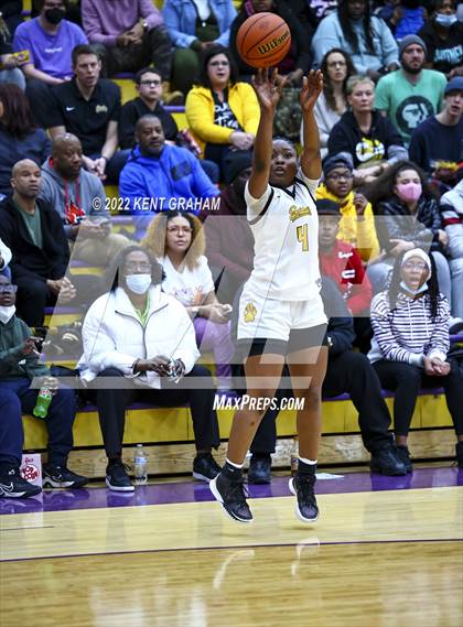 Thumbnail 1 in Fort Wayne Snider vs Noblesville (IHSAA Regional Championship Playoff) photogallery.