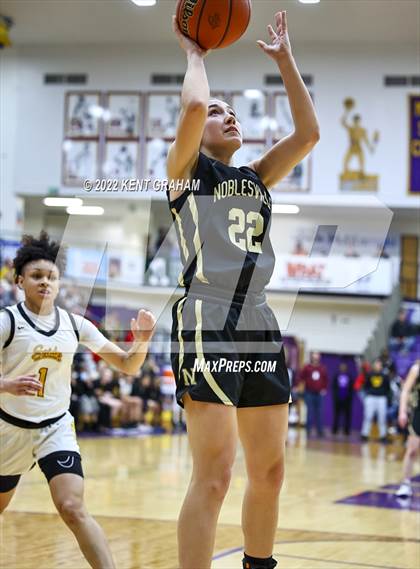 Thumbnail 1 in Fort Wayne Snider vs Noblesville (IHSAA Regional Championship Playoff) photogallery.