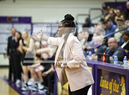 Thumbnail 2 in Fort Wayne Snider vs Noblesville (IHSAA Regional Championship Playoff) photogallery.