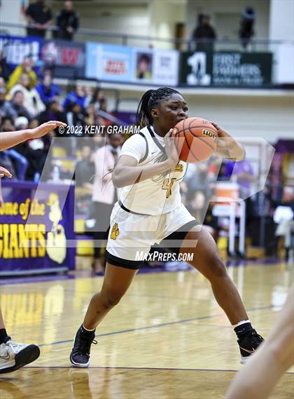 Thumbnail 1 in Fort Wayne Snider vs Noblesville (IHSAA Regional Championship Playoff) photogallery.