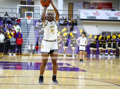 Thumbnail 2 in Fort Wayne Snider vs Noblesville (IHSAA Regional Championship Playoff) photogallery.