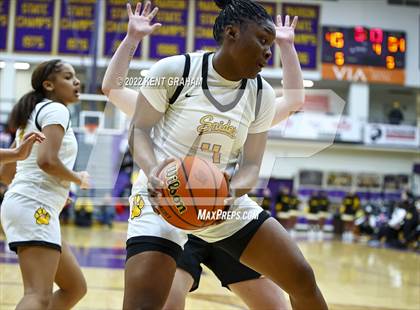 Thumbnail 2 in Fort Wayne Snider vs Noblesville (IHSAA Regional Championship Playoff) photogallery.