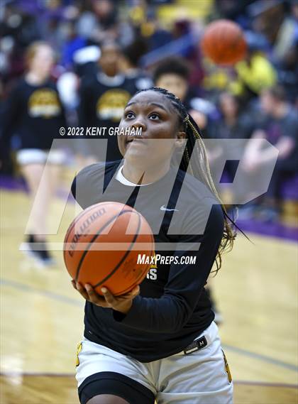 Thumbnail 2 in Fort Wayne Snider vs Noblesville (IHSAA Regional Championship Playoff) photogallery.