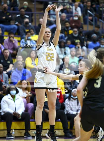 Thumbnail 2 in Fort Wayne Snider vs Noblesville (IHSAA Regional Championship Playoff) photogallery.