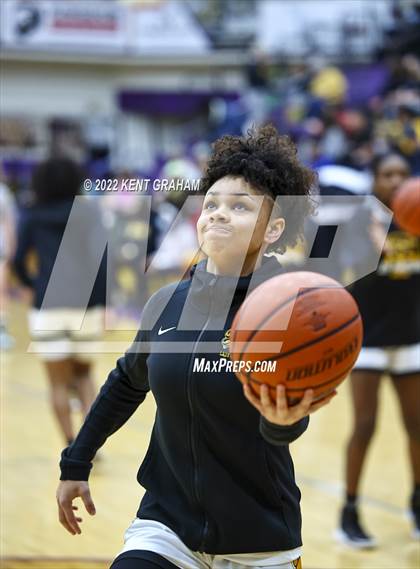 Thumbnail 1 in Fort Wayne Snider vs Noblesville (IHSAA Regional Championship Playoff) photogallery.