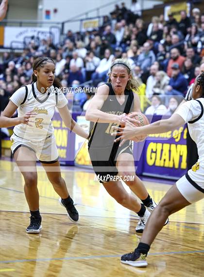 Thumbnail 1 in Fort Wayne Snider vs Noblesville (IHSAA Regional Championship Playoff) photogallery.