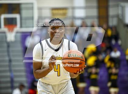 Thumbnail 2 in Fort Wayne Snider vs Noblesville (IHSAA Regional Championship Playoff) photogallery.