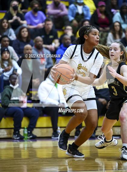 Thumbnail 2 in Fort Wayne Snider vs Noblesville (IHSAA Regional Championship Playoff) photogallery.