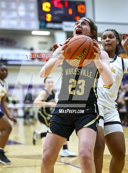 Thumbnail 1 in Fort Wayne Snider vs Noblesville (IHSAA Regional Championship Playoff) photogallery.