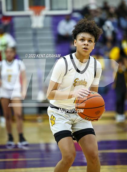 Thumbnail 3 in Fort Wayne Snider vs Noblesville (IHSAA Regional Championship Playoff) photogallery.