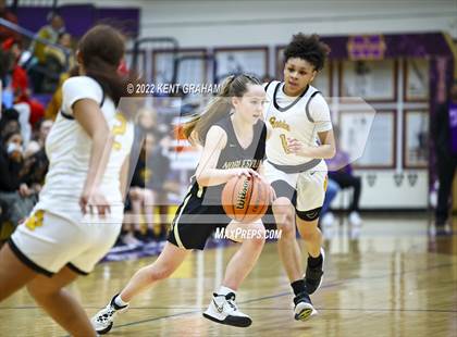 Thumbnail 2 in Fort Wayne Snider vs Noblesville (IHSAA Regional Championship Playoff) photogallery.