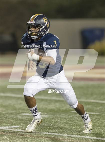 Thumbnail 3 in Bonita Vista vs. Mater Dei Catholic photogallery.