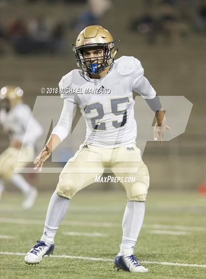 Thumbnail 1 in Bonita Vista vs. Mater Dei Catholic photogallery.