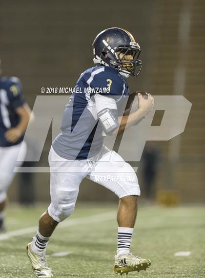 Thumbnail 3 in Bonita Vista vs. Mater Dei Catholic photogallery.