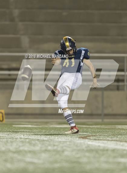 Thumbnail 1 in Bonita Vista vs. Mater Dei Catholic photogallery.