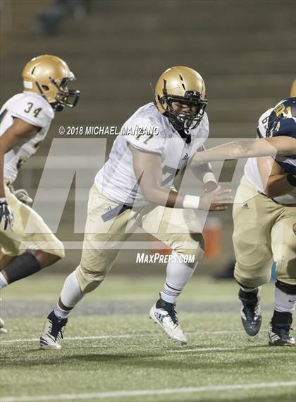 Thumbnail 1 in Bonita Vista vs. Mater Dei Catholic photogallery.