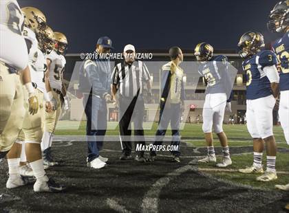 Thumbnail 3 in Bonita Vista vs. Mater Dei Catholic photogallery.