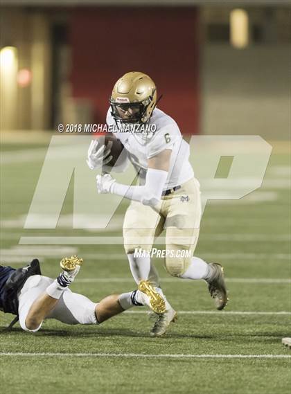 Thumbnail 3 in Bonita Vista vs. Mater Dei Catholic photogallery.