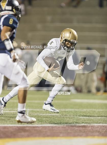Thumbnail 3 in Bonita Vista vs. Mater Dei Catholic photogallery.