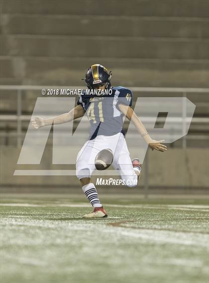 Thumbnail 3 in Bonita Vista vs. Mater Dei Catholic photogallery.